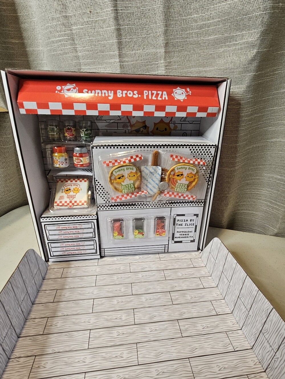 New MGA’s mini verse make it mini pizza party 30+ pieces New in manufacturer box - Picture 3 of 6